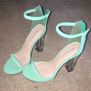 teal/mint green high heels. Says size 8 but is a 9